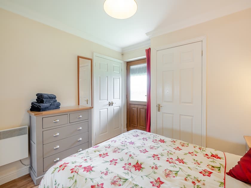 Double bedroom | Pear Tree Cottage - Linley Farm Cottages, St Osyth