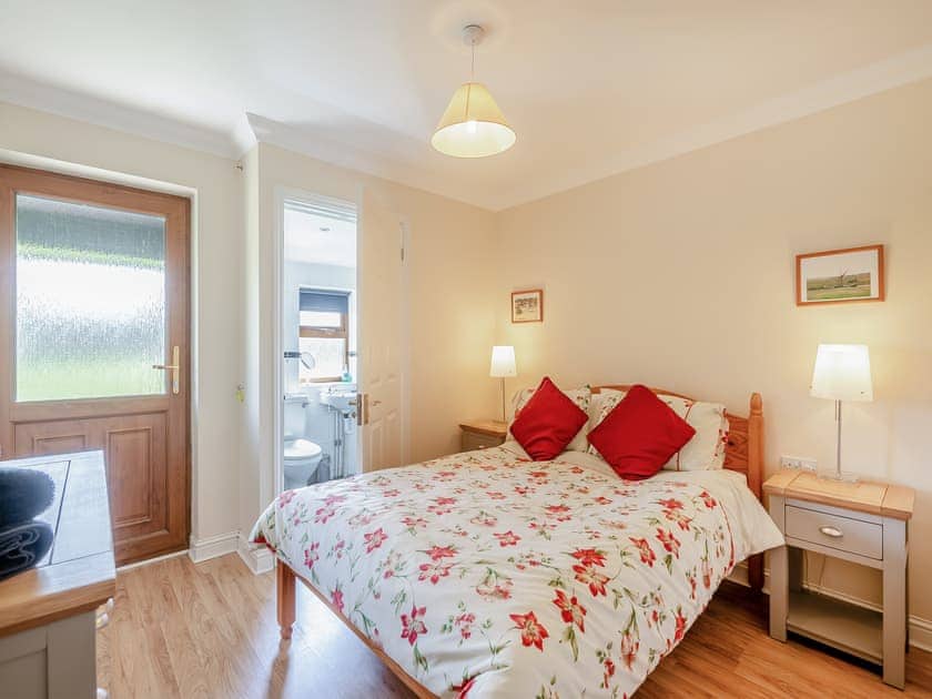 Double bedroom | Apple Tree Cottage - Linley Farm Cottages, St Osyth