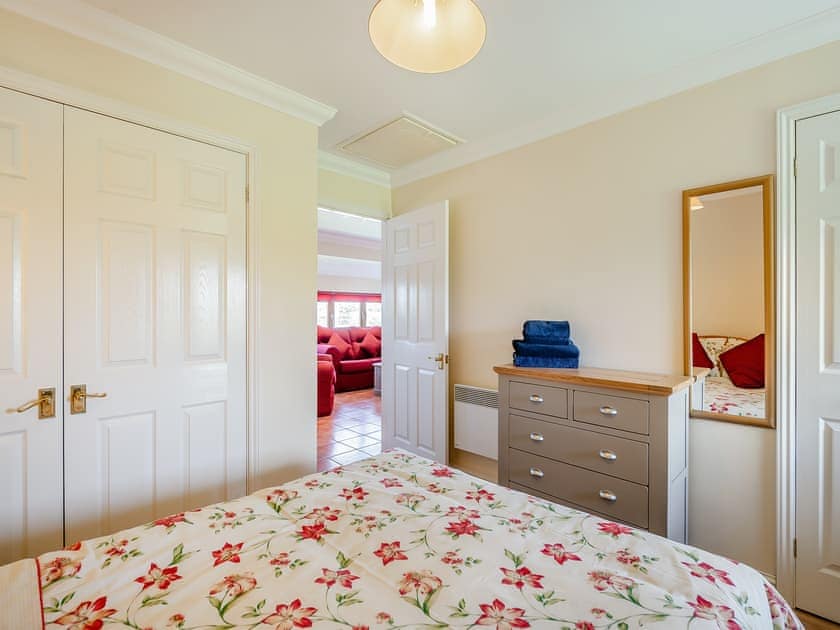 Double bedroom | Apple Tree Cottage - Linley Farm Cottages, St Osyth