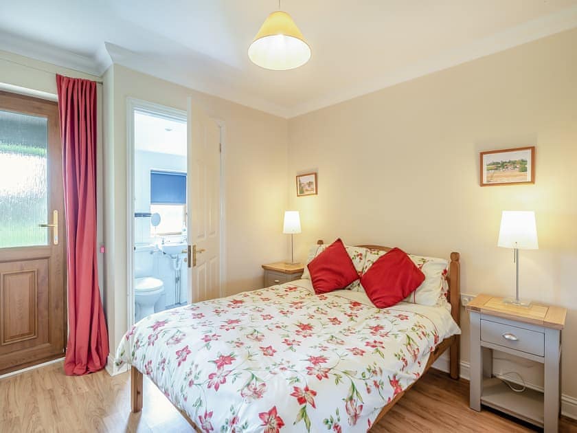Double bedroom | Willow Tree Cottage - Linley Farm Cottages, St Osyth
