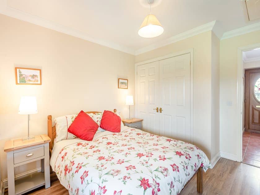 Double bedroom | Willow Tree Cottage - Linley Farm Cottages, St Osyth