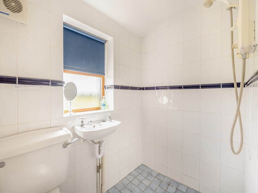 Bathroom | Willow Tree Cottage - Linley Farm Cottages, St Osyth