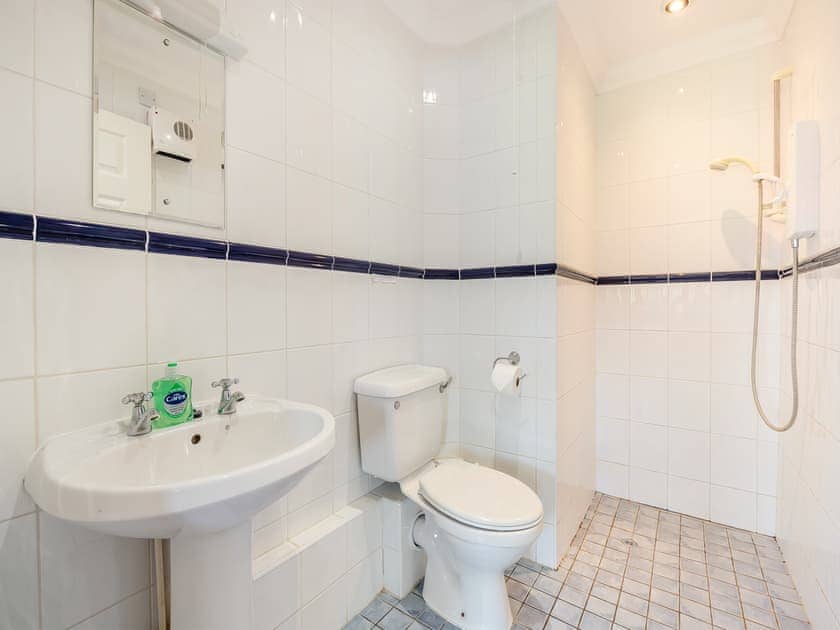 Bathroom | Willow Tree Cottage - Linley Farm Cottages, St Osyth