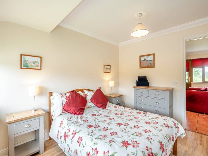 Double bedroom | Orchard Cottage - Linley Farm Cottages, St Osyth
