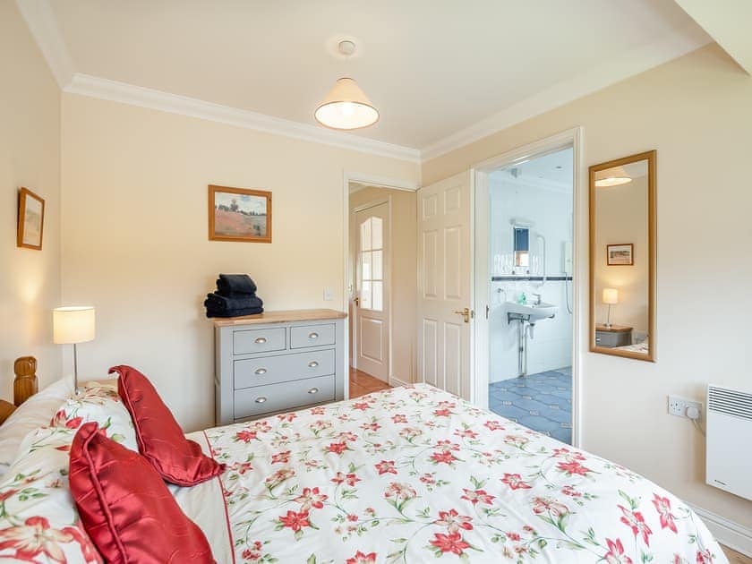 Double bedroom | Orchard Cottage - Linley Farm Cottages, St Osyth