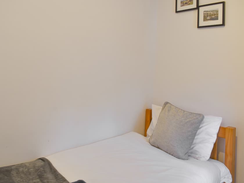 Single bedroom | Tryfar House, Harlech