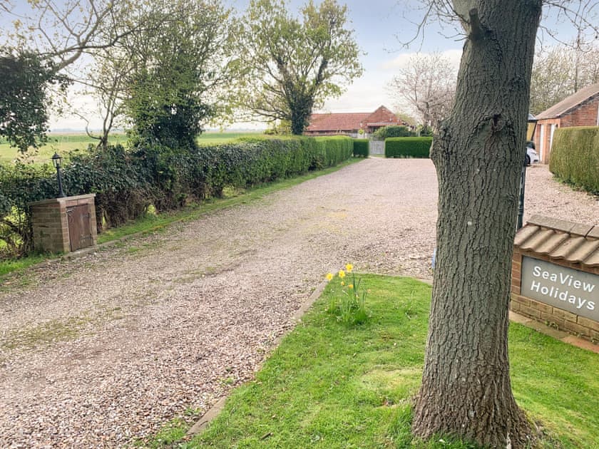 Outdoor area | Cloverleaf - Seaview, Saltfleetby, near Louth