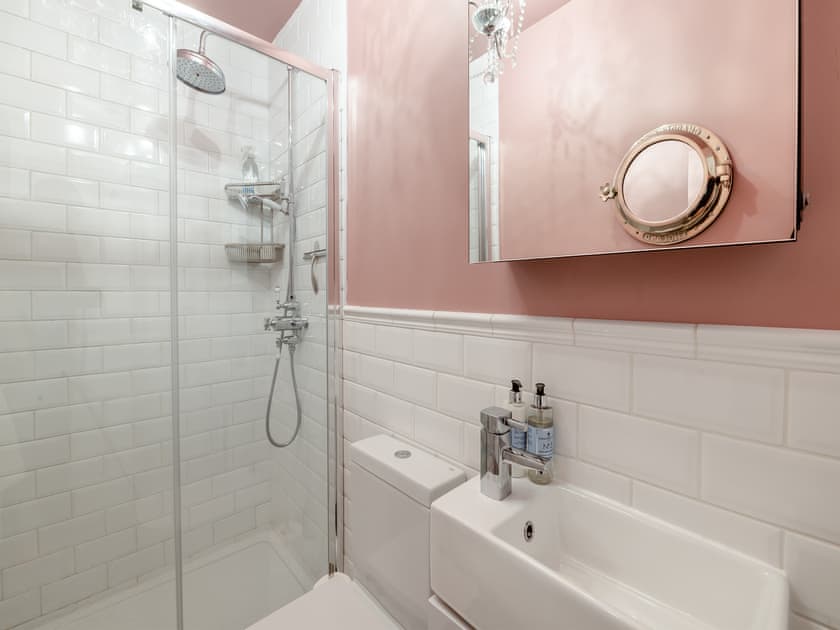 Shower room | The Pirate’s Palace, Whitby