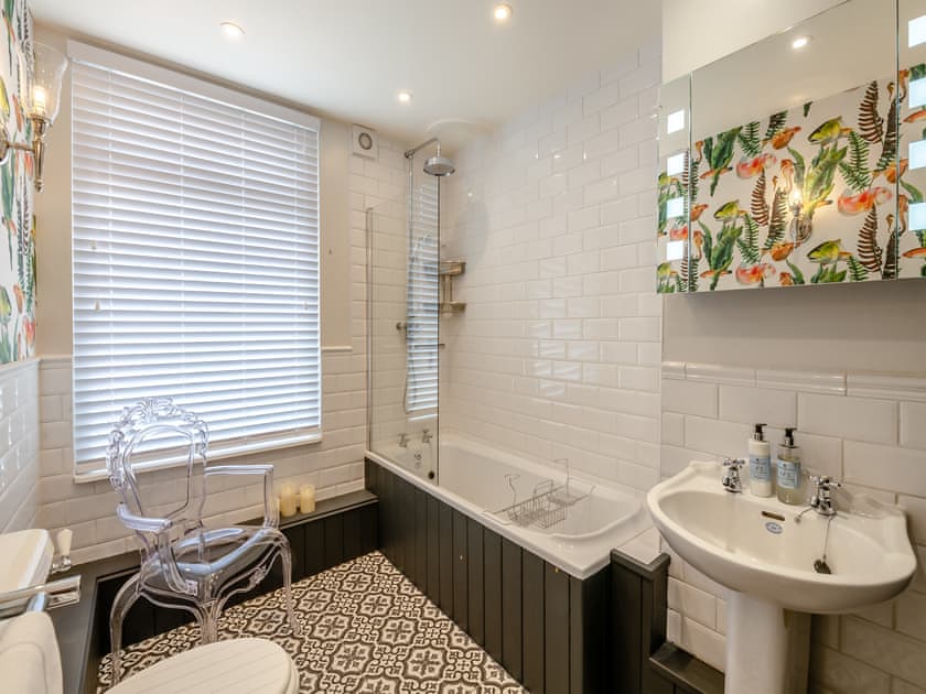 Bathroom | The Pirate’s Palace, Whitby