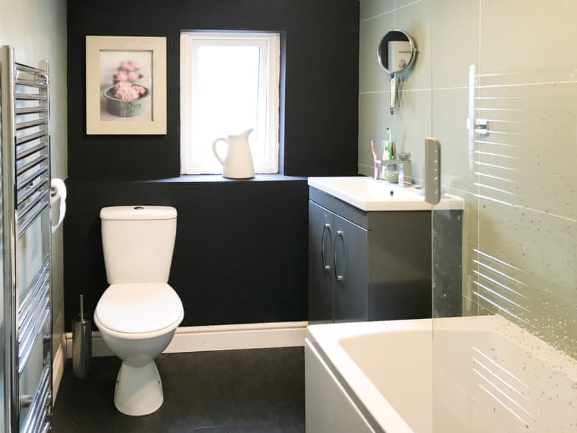 Bathroom | Kitty’s Cottage, Girvan