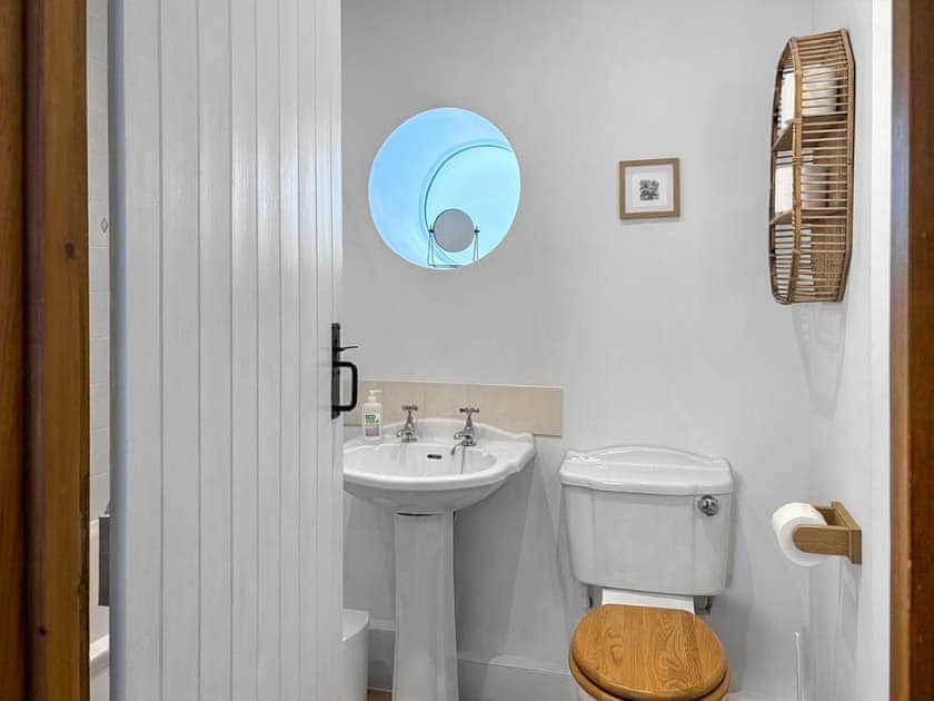Bathroom | Wheatsheaf Cottage - Granary Farm Cottages, Sawdon, near Scarborough