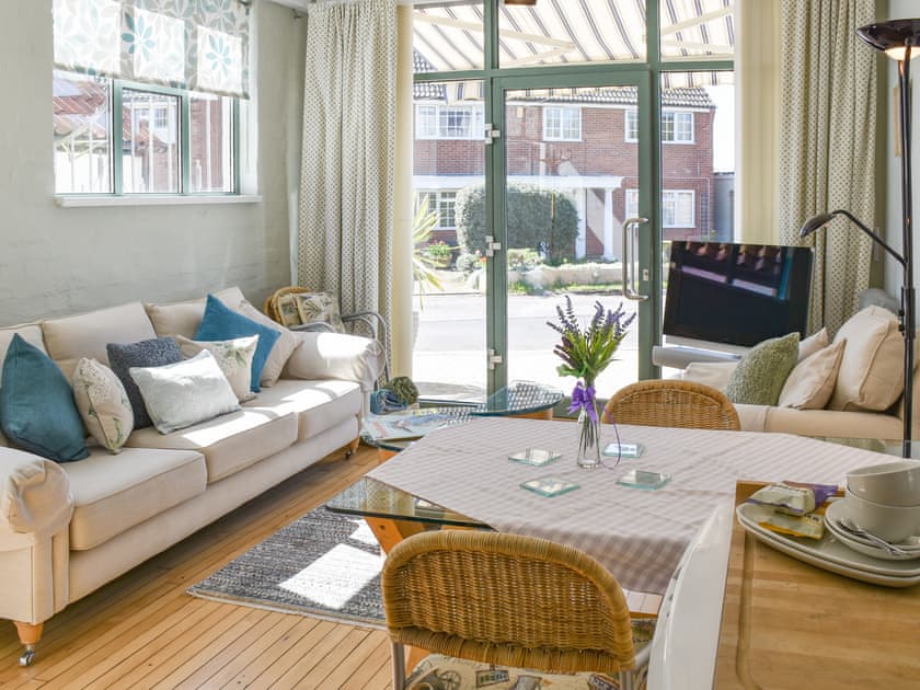 Open plan living space | The Reedham Retreats - Reedham Retreat - The Reedham Retreat, Reedham