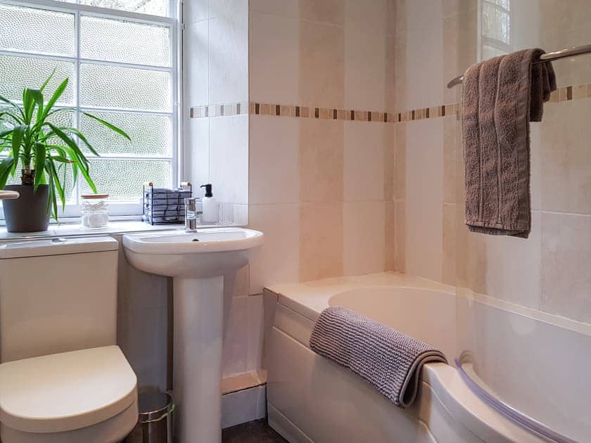 Bathroom | The Goldsmiths Apartment, Markinch, near Glenrothes