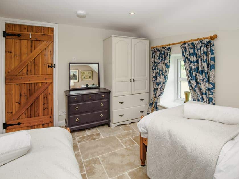 Twin bedroom | Thatcher’s Cottage - Rudge Farm Cottages, Chilcombe, near Bridport