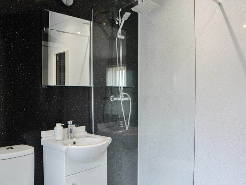Shower room | Tiberius Claudius Augustus Germanicus Suite - The Garrison, Bowness-on-Solway
