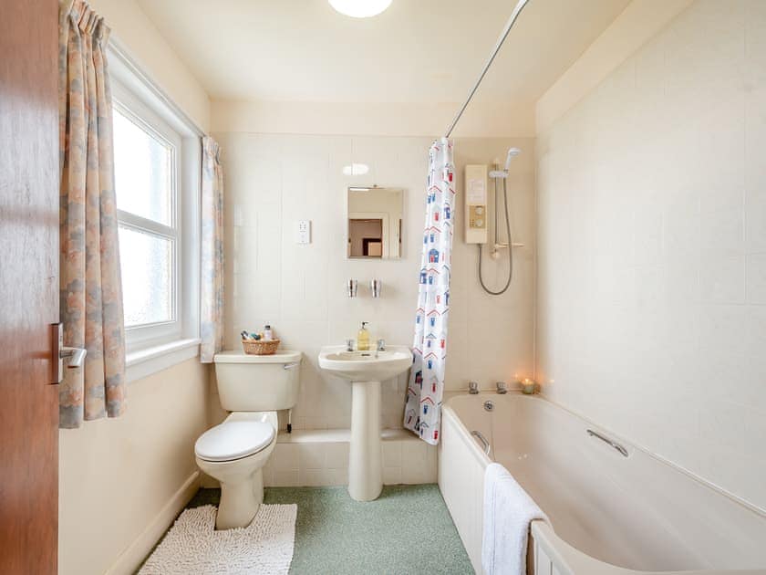 Bathroom | Jura - Harbour Row, Drummore, near Stranraer