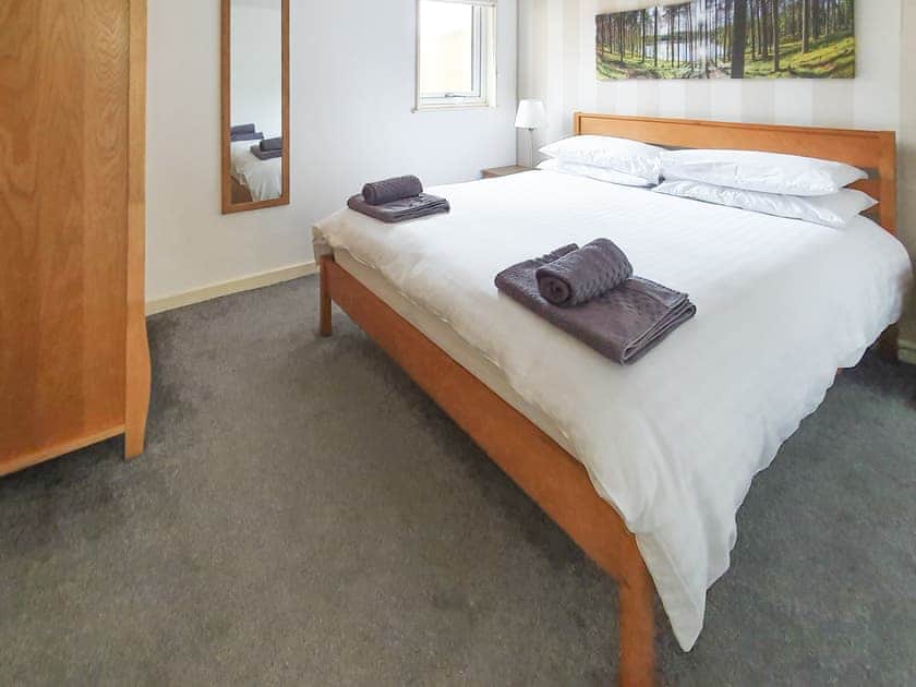 Relaxing double bedroom | Heron’s Rest Cottage - Milton, Drumnadrochit, near Inverness