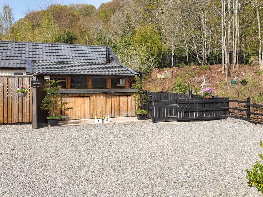 Heron parking  | Heron’s Rest Cottage - Milton, Drumnadrochit, near Inverness