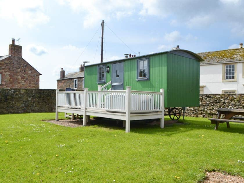 Exterior | Hannah’s Shepherds Hut - The Garrison, Bowness-on-Solway