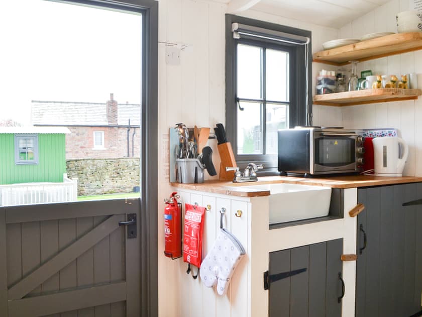 Interior | Ryan’s Shepherds Hut - The Garrison, Bowness-on-Solway