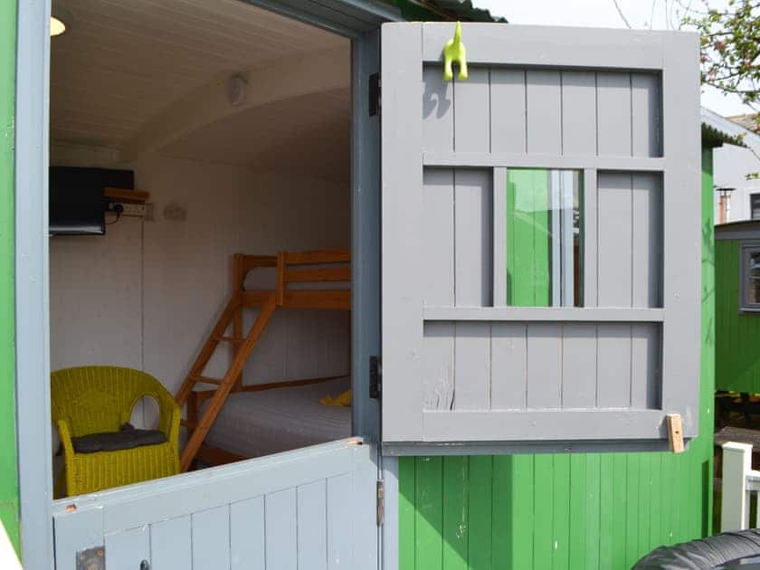 Exterior | Ryan’s Shepherds Hut - The Garrison, Bowness-on-Solway