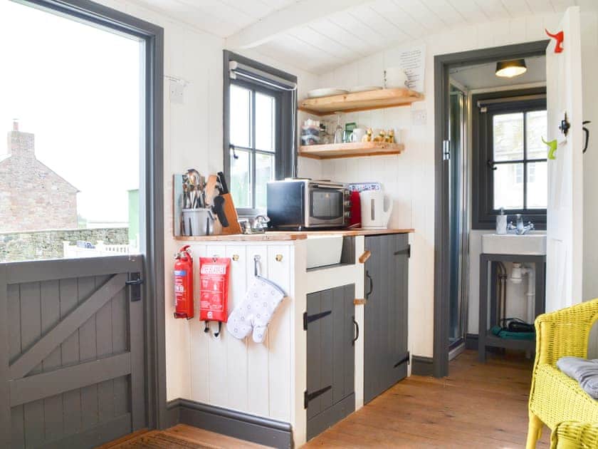 Interior | Jamie’s Shepherds Hut - The Garrison, Bowness-on-Solway