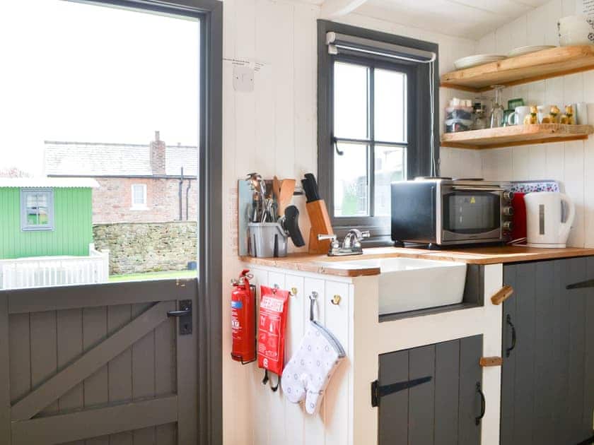 Interior | Jamie’s Shepherds Hut - The Garrison, Bowness-on-Solway