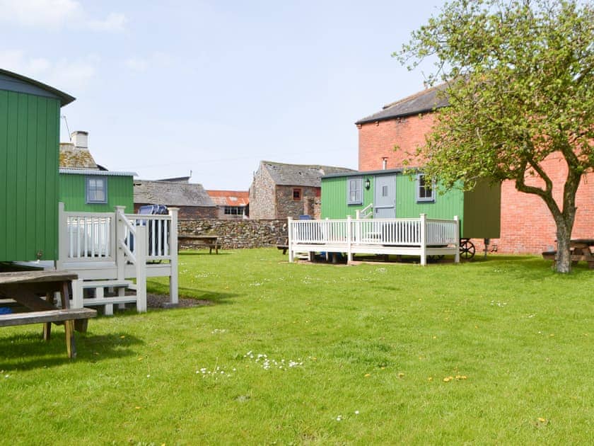 Setting | Jamie’s Shepherds Hut - The Garrison, Bowness-on-Solway