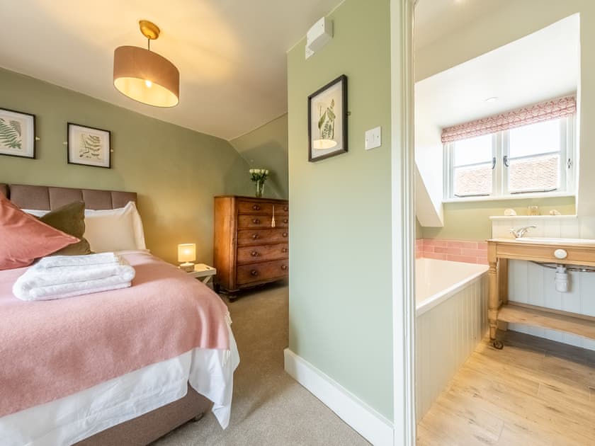 Double bedroom | Swan’s Nest, Boxford, near Sudbury