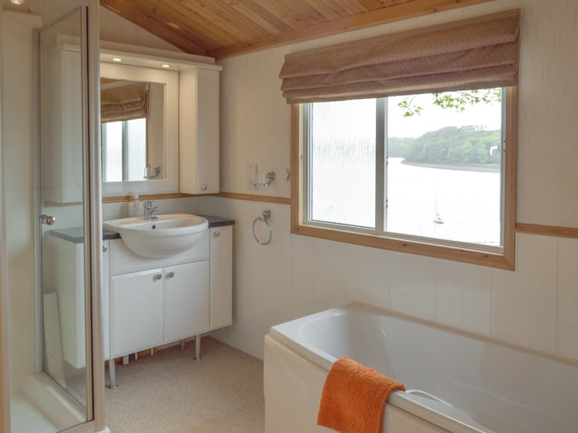 Bathroom | Badger Lodge, Burton