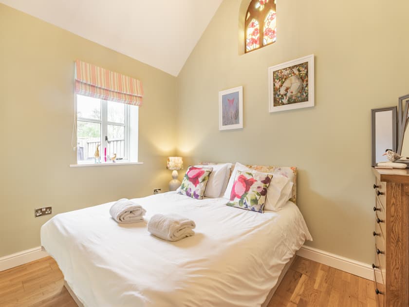 Double bedroom | Poppies Cottage - Brooklands Farm Cottages, Woodbury Salterton, near Exeter