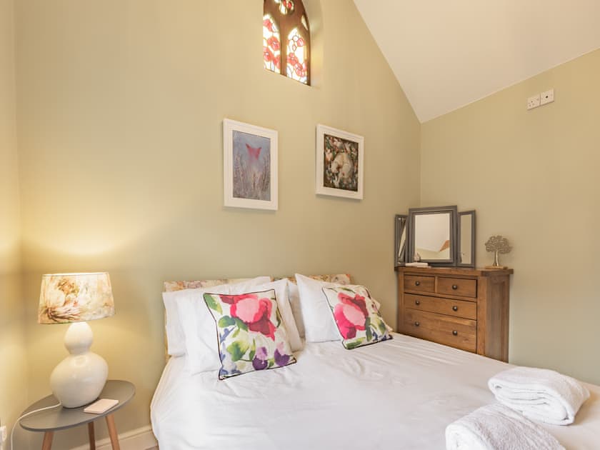 Double bedroom | Poppies Cottage - Brooklands Farm Cottages, Woodbury Salterton, near Exeter