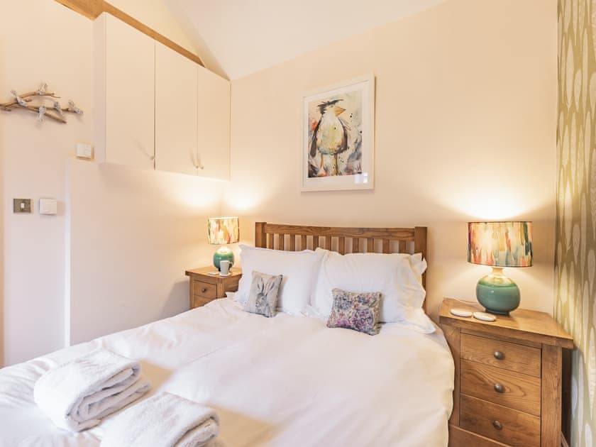 Double bedroom | Poppies Cottage - Brooklands Farm Cottages, Woodbury Salterton, near Exeter