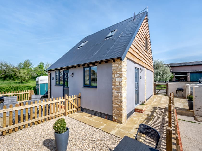 Exterior | Trip the Daisy - Tanglin Farm, Brinkworth