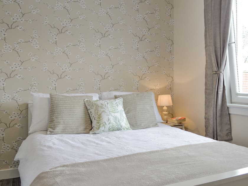 Double bedroom | Honeysuckle Cottage, Luncarty, near Perth