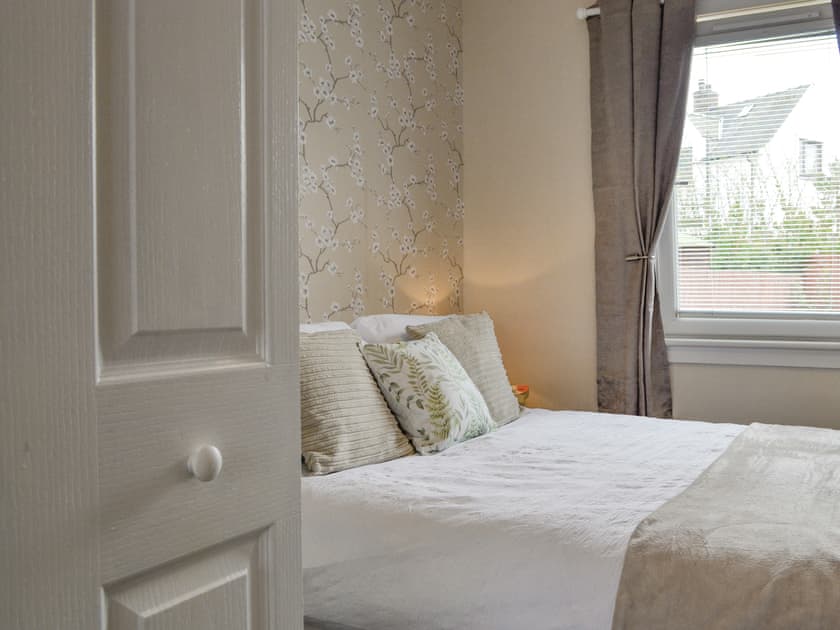 Double bedroom | Honeysuckle Cottage, Luncarty, near Perth