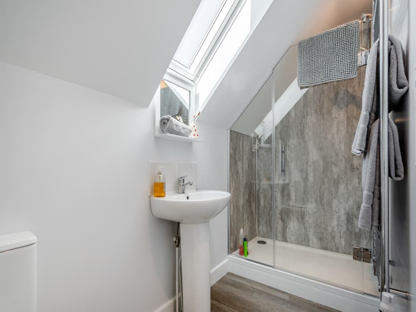 Bathroom | Wonky Donkey - Tanglin Farm, Brinkworth