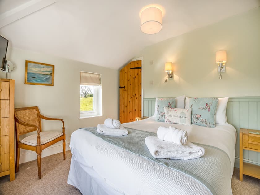 King bedroom  | The Cottage, Ashby Puerorum, near Horncastle