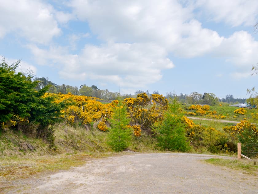 Garden and grounds | Proncy Farm Chalet, Dornoch