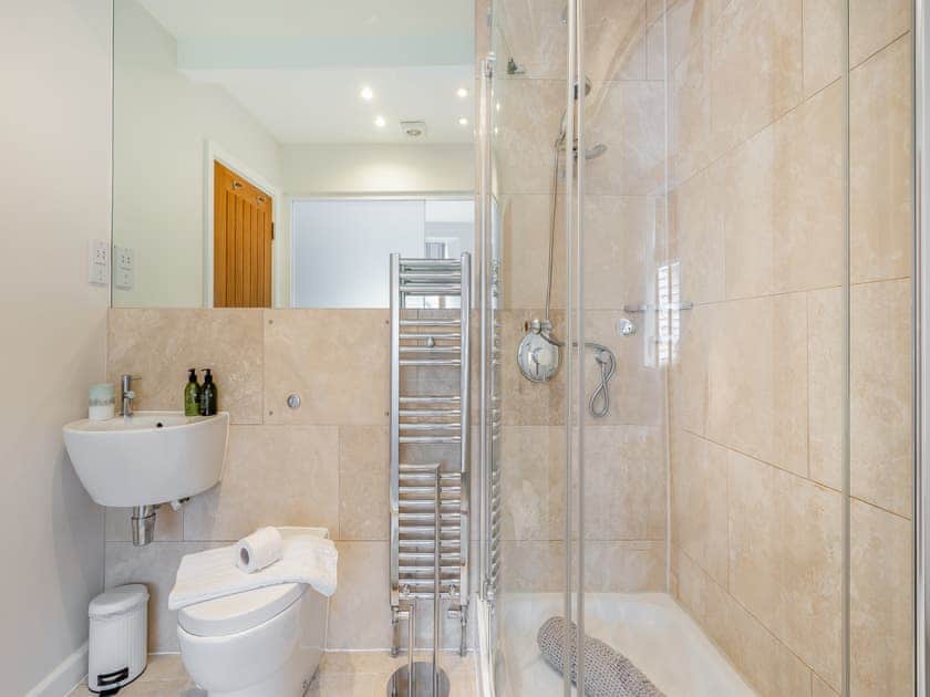 En-suite | Toffee Apple, Dartmouth