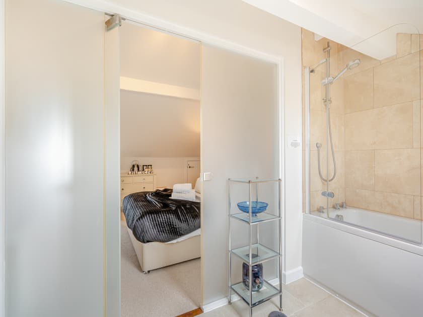 En-suite | Toffee Apple, Dartmouth
