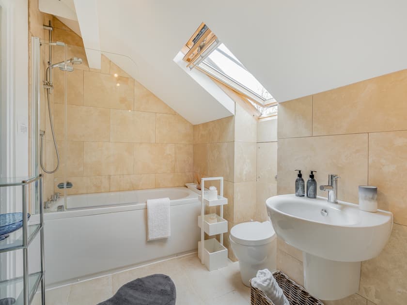 En-suite | Toffee Apple, Dartmouth