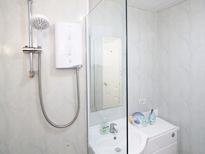 Shower room | Estuary Flat With Views, Porthmadog