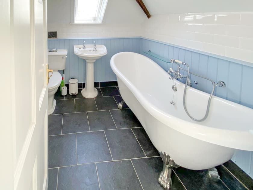 Bathroom | Caefadog Fach, Barmouth