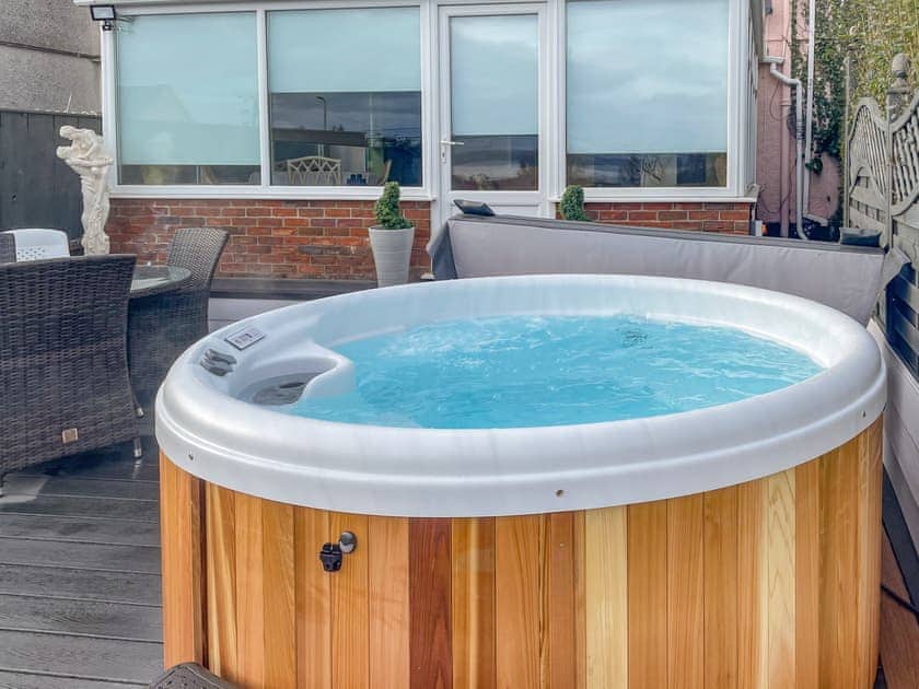 Hot tub | Sweet Pea Cottage, Pwll, near Llanelli
