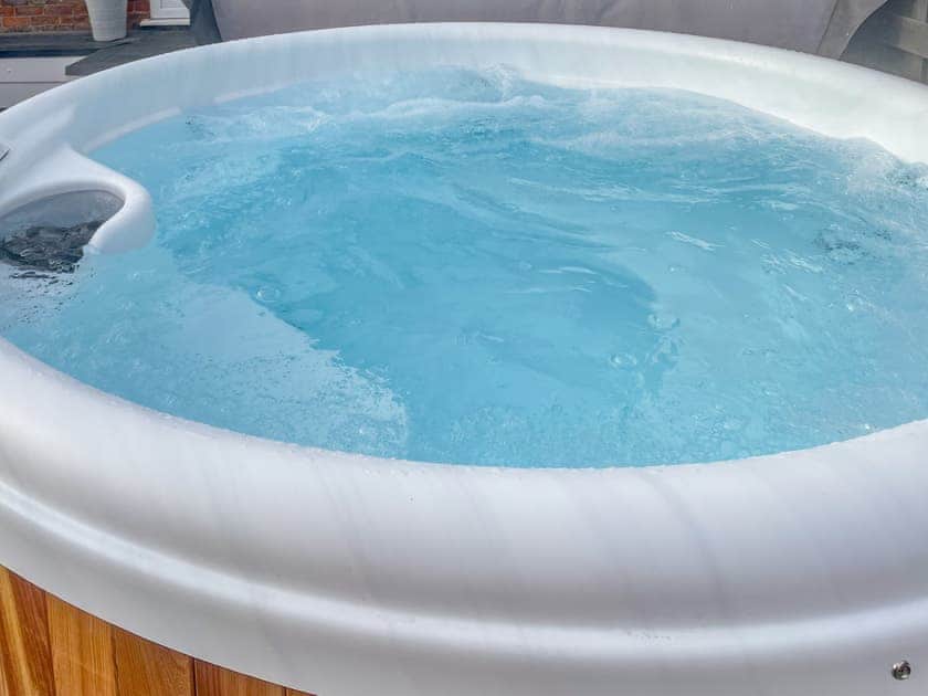 Hot tub | Sweet Pea Cottage, Pwll, near Llanelli