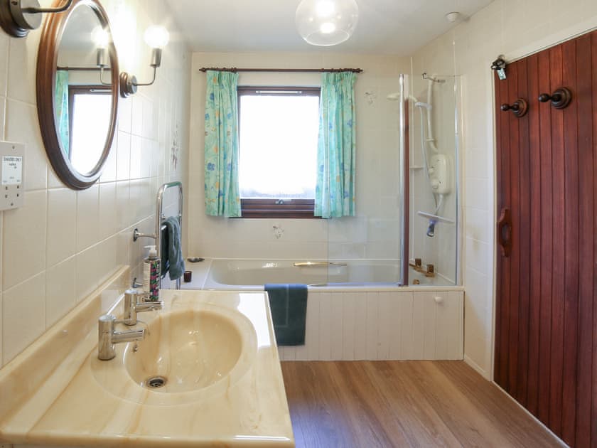 En-suite | Market Stance, Glenelg