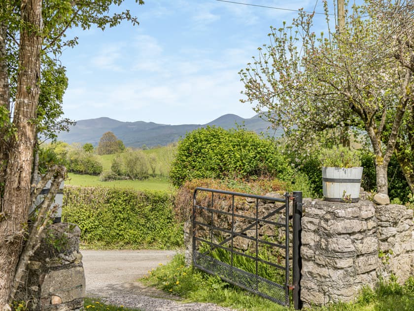 Driveway | Derwen Deg Fawr, Llanfair Dyffryn, near Llangollen