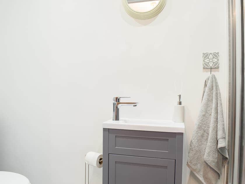Shower room | Lily J Rose, Rugby