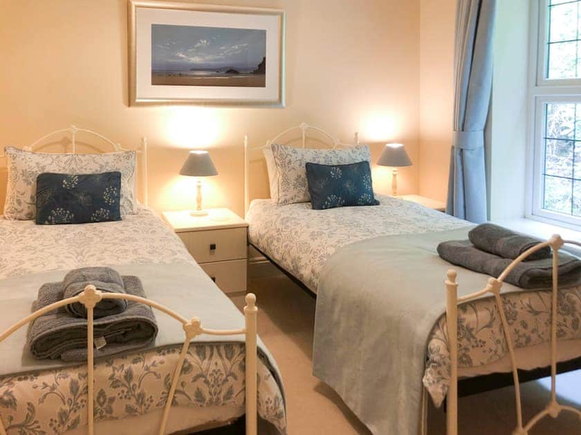 Twin bedroom | 6 Ladstock Hall - Ladstock Hall, Thornthwaite